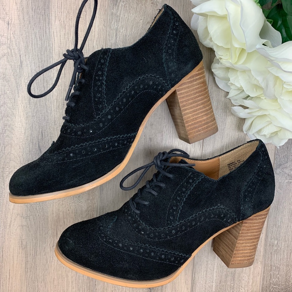Suede Upper Wing Tip stacked heel loafer Pre-loved